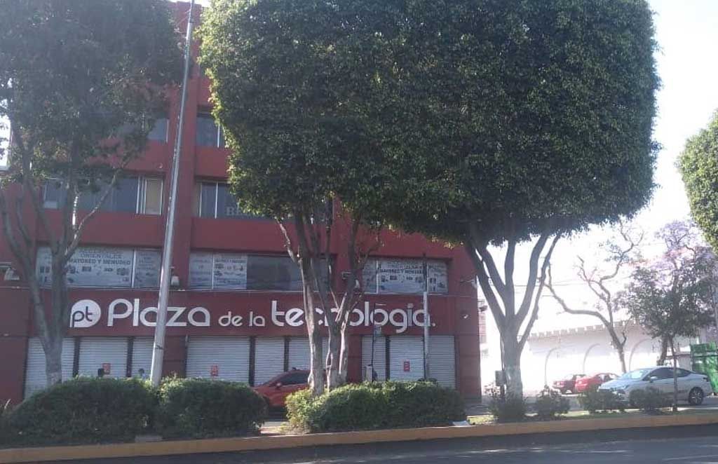 Clausuran las plazas Tecnología y la Mujer por incumplir medidas sanitarias